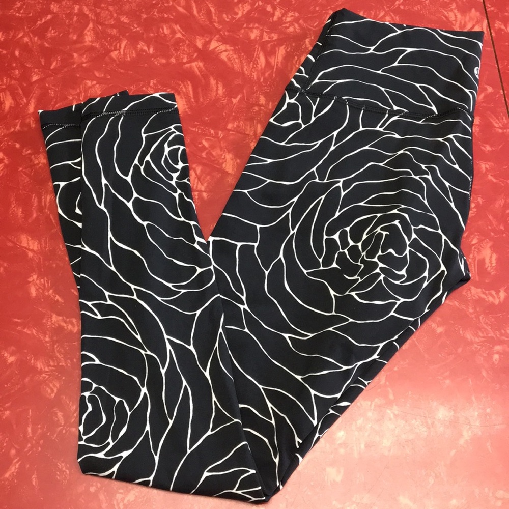 Lululemon Wunder Unders luxtreme 6